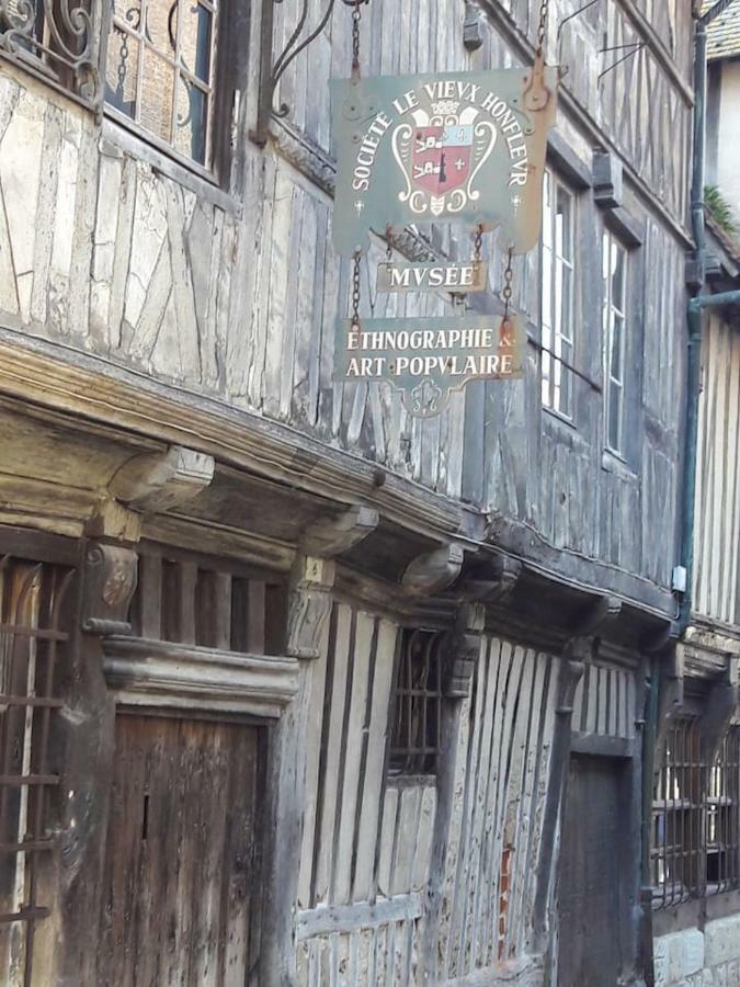Maison De Ville Idealement Situee A Honfleur Avec Parking Exterior photo
